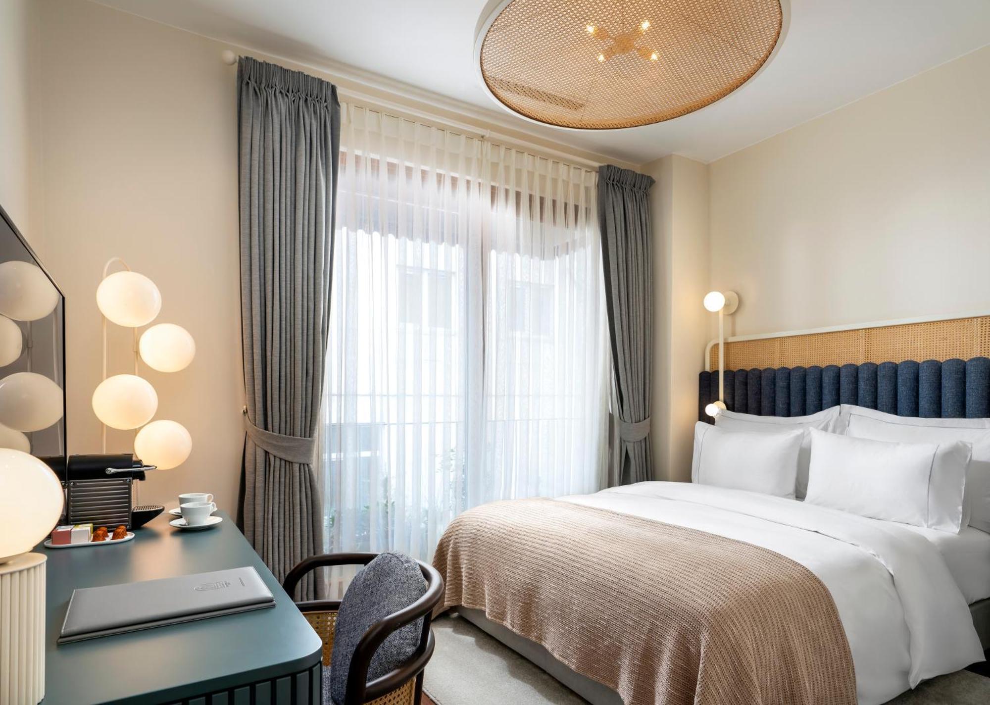 Ecole St. Pierre Hotel — Photos 1